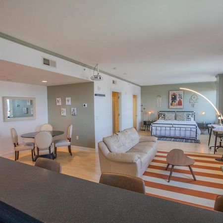 Designer Downtown Condo Suite - Splendid View Des Moines Luaran gambar