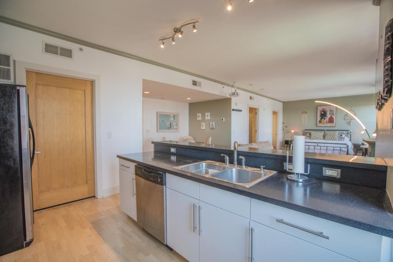 Designer Downtown Condo Suite - Splendid View Des Moines Luaran gambar
